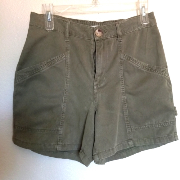 Maunces short shorts color olive green size 6 cotton spandex like new. - Picture 1 of 6